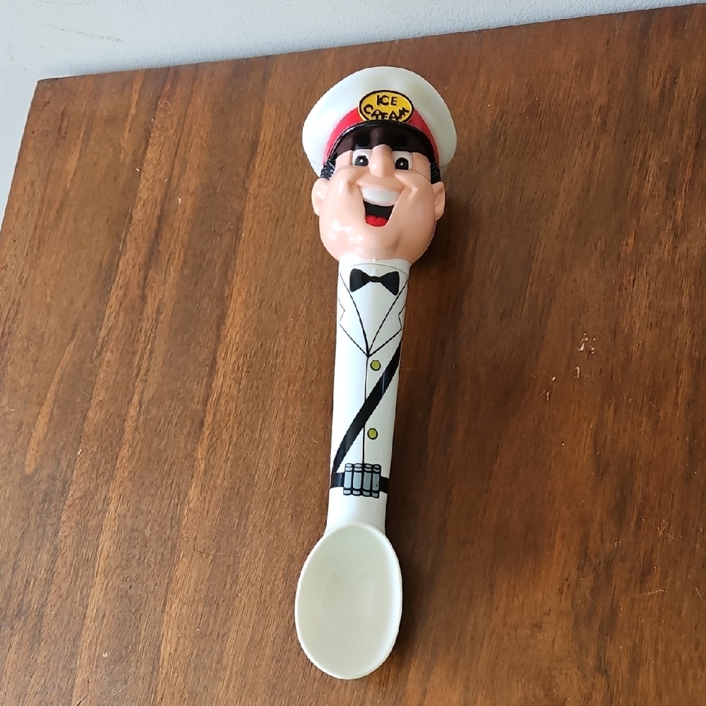 Vintage 1994 Fun-damental Too Inc. Ice Cream Man Scoop (sound is not working)